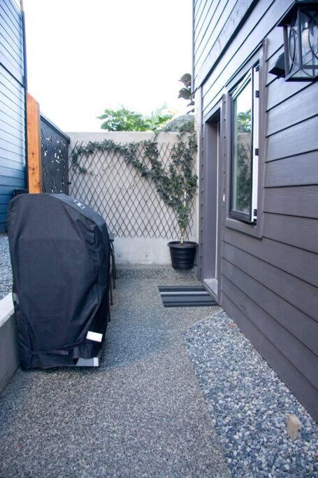 M&M'S Maple Bay Mountain Guesthouse - Licensed ดันแคน ภายนอก รูปภาพ