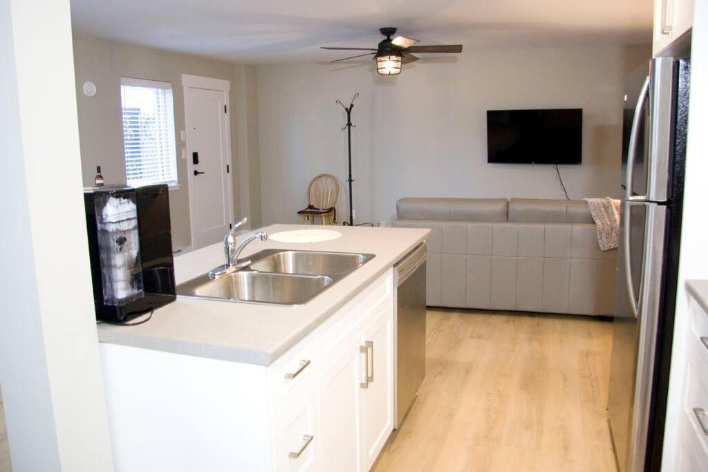 M&M'S Maple Bay Mountain Guesthouse - Licensed ดันแคน ภายนอก รูปภาพ