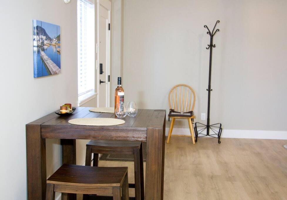 M&M'S Maple Bay Mountain Guesthouse - Licensed ดันแคน ภายนอก รูปภาพ