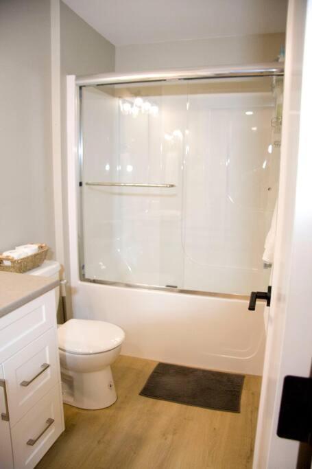 M&M'S Maple Bay Mountain Guesthouse - Licensed ดันแคน ภายนอก รูปภาพ