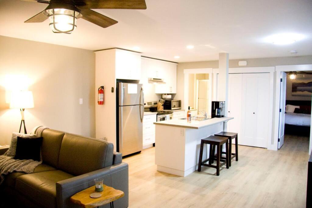 M&M'S Maple Bay Mountain Guesthouse - Licensed ดันแคน ภายนอก รูปภาพ