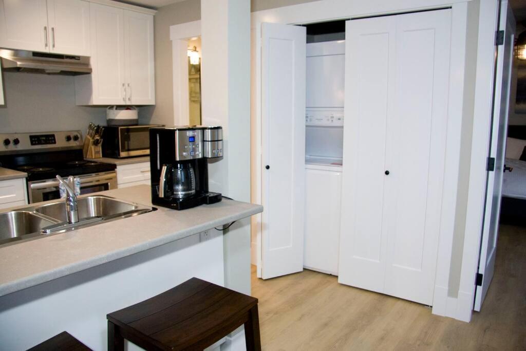 M&M'S Maple Bay Mountain Guesthouse - Licensed ดันแคน ภายนอก รูปภาพ