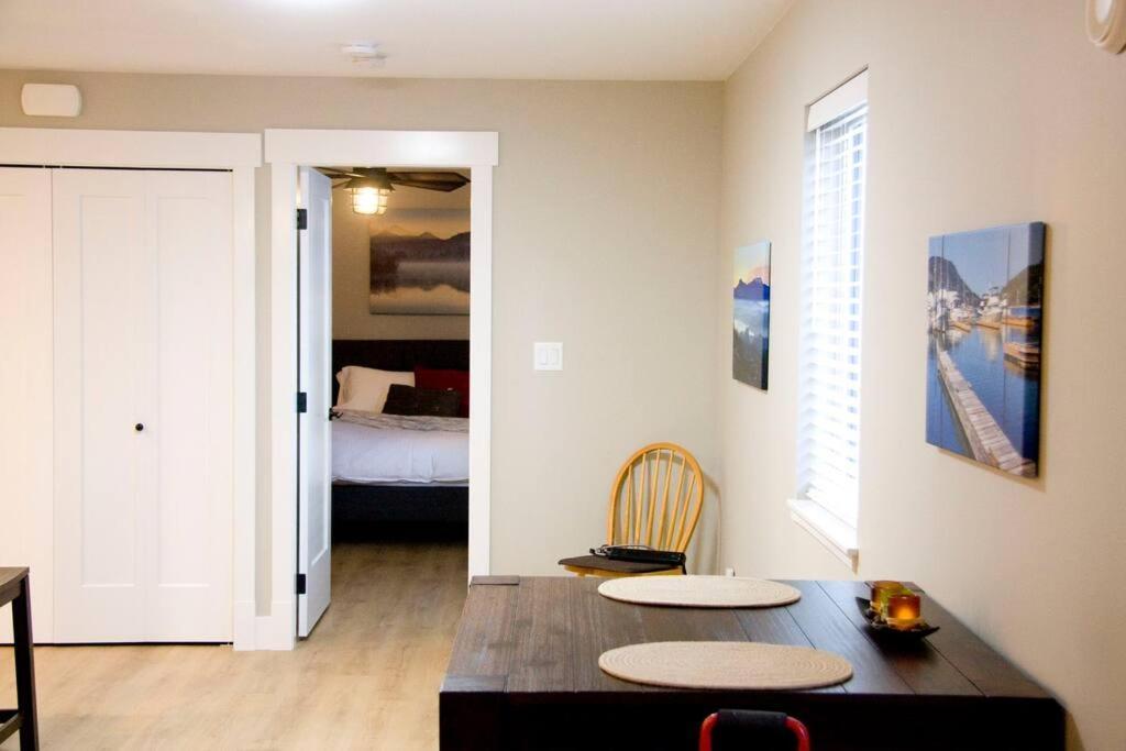 M&M'S Maple Bay Mountain Guesthouse - Licensed ดันแคน ภายนอก รูปภาพ
