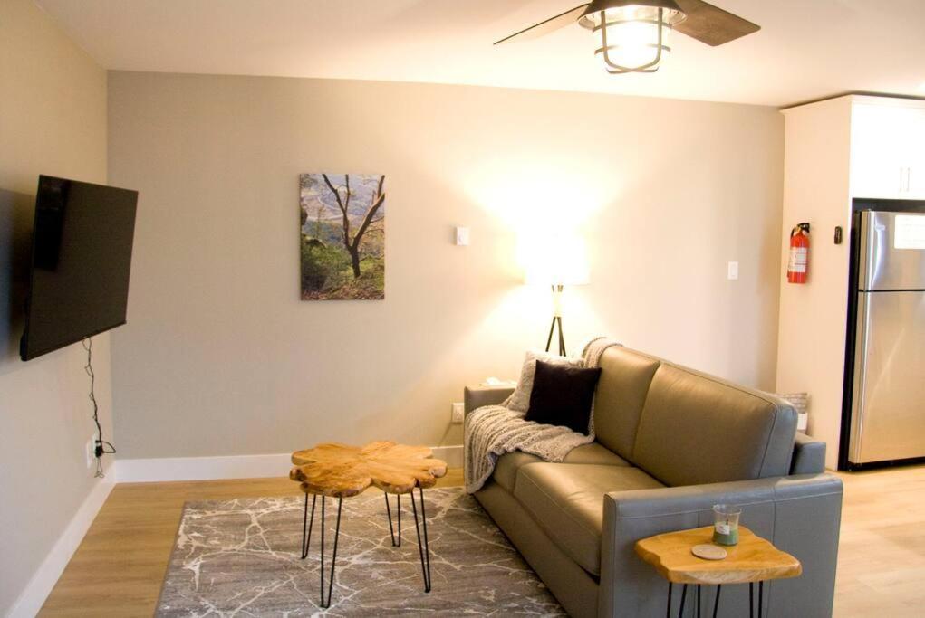 M&M'S Maple Bay Mountain Guesthouse - Licensed ดันแคน ภายนอก รูปภาพ